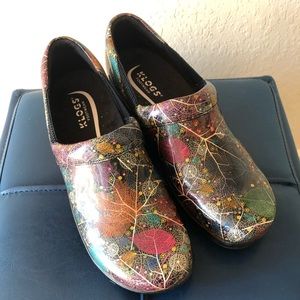 Multicolor Klogs size 11
